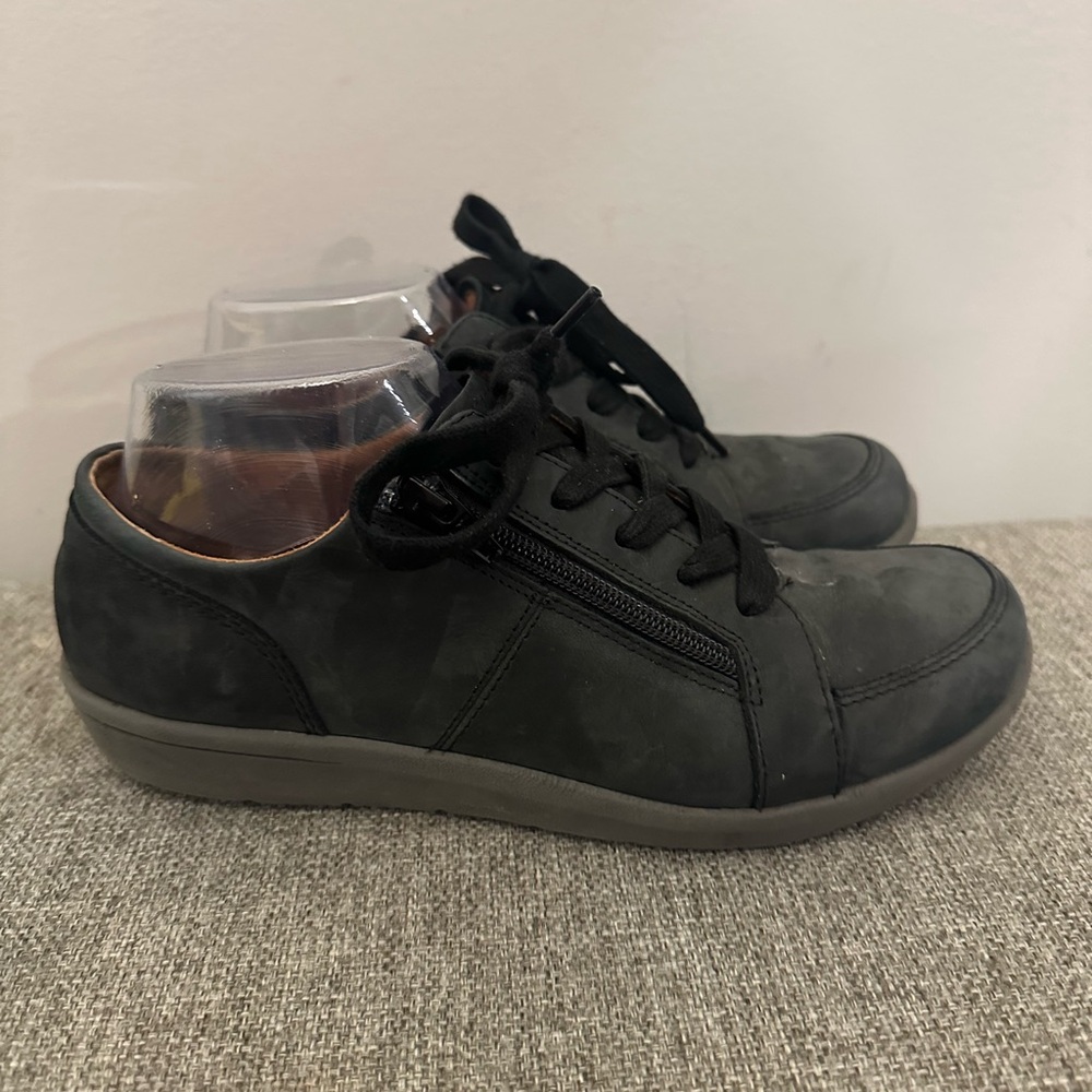 Vionic Woman’s Black Suede Tennis Shoe Size 7.5